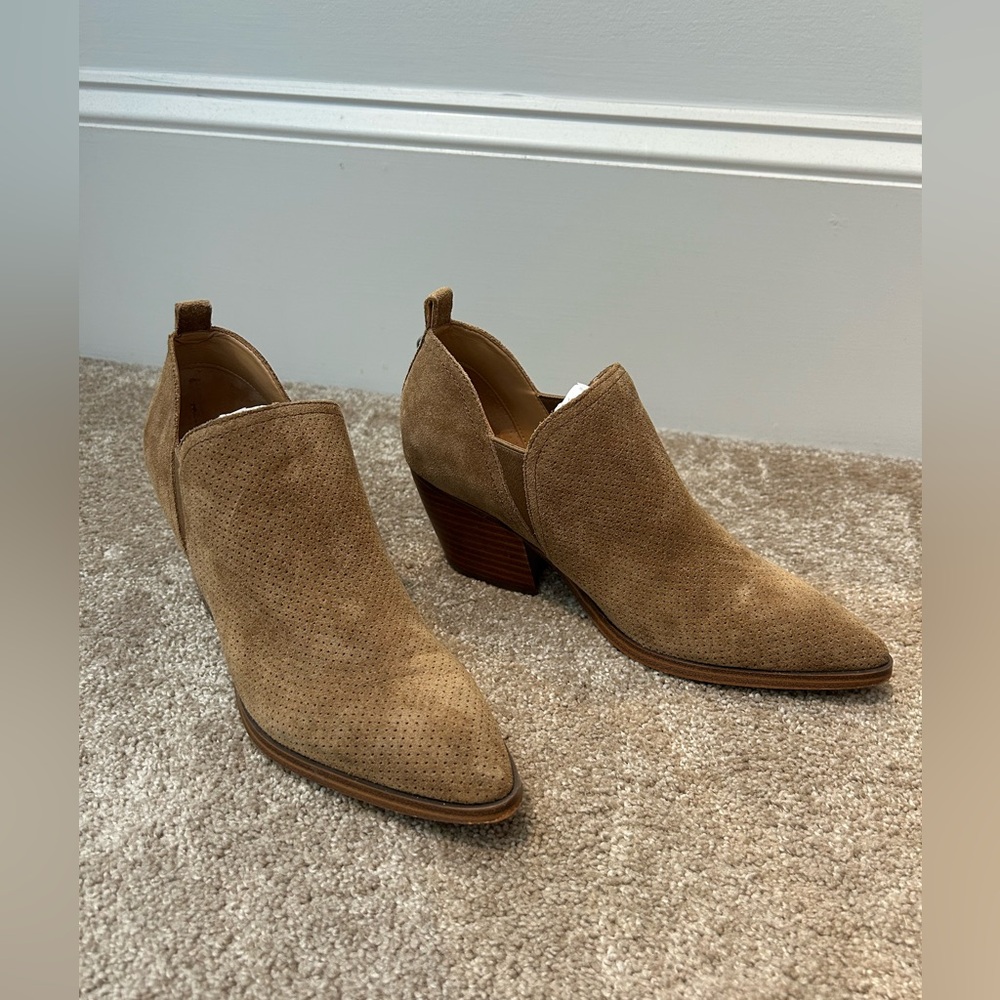 Marc Fisher LTD Dalar Tan Suede Women's Ankle Boots size 7M